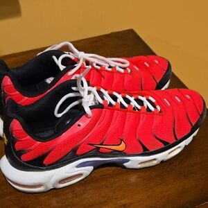 Nike Vibrant Red and Black Athletic Shoes Mens Size 12